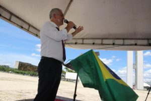 Milton Vieira participa em Brasília de vigília de oração pelo Brasil 2